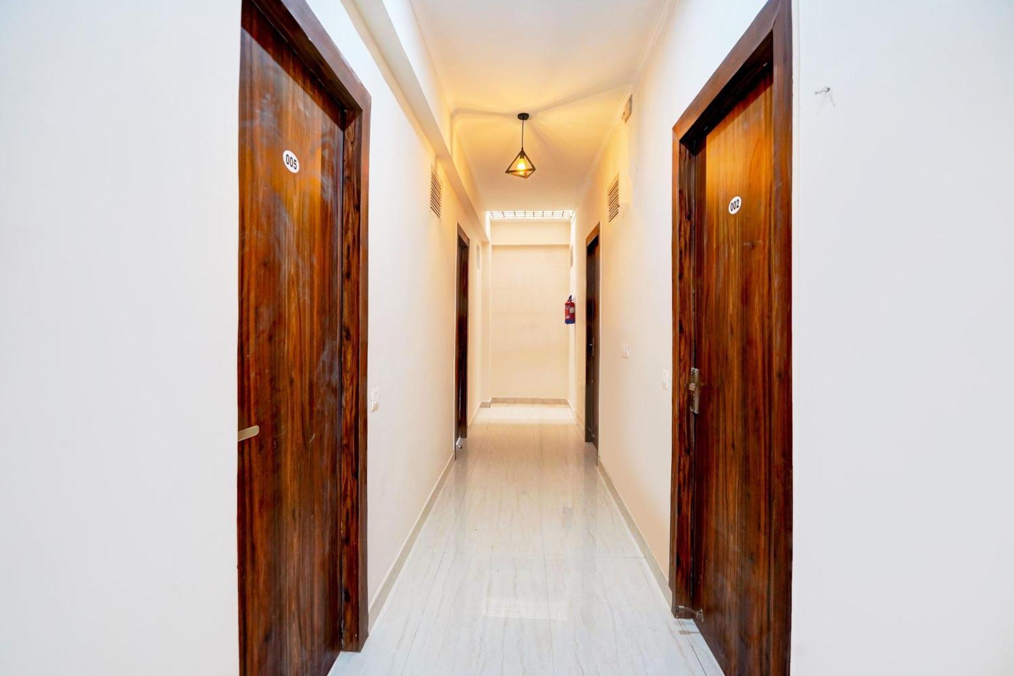 Super Hotel O The Viraaj Banquet & Hotel غازي أباد المظهر الخارجي الصورة