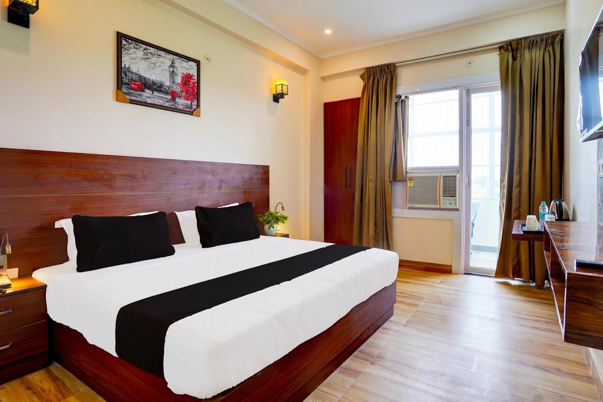 Super Hotel O The Viraaj Banquet & Hotel غازي أباد المظهر الخارجي الصورة