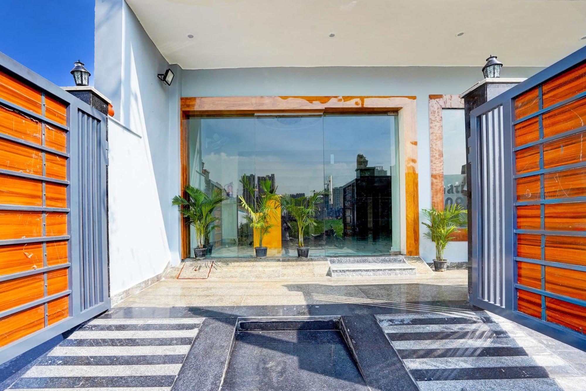 Super Hotel O The Viraaj Banquet & Hotel غازي أباد المظهر الخارجي الصورة
